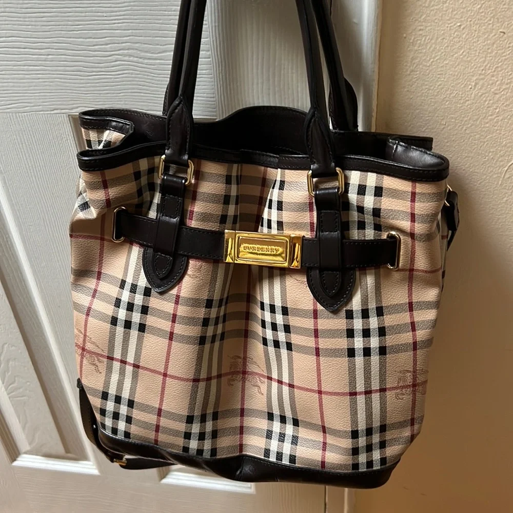 Burberry Tote bag with Sling Using good condition with dust bag - Picture 15 of 16